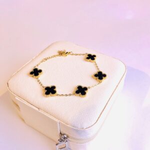 elegent golden braclet