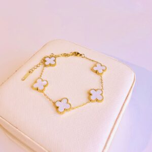 White elegent braclet
