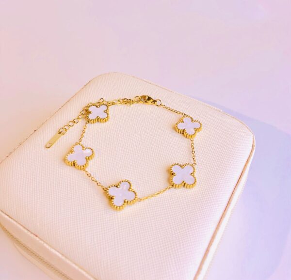 White elegent braclet